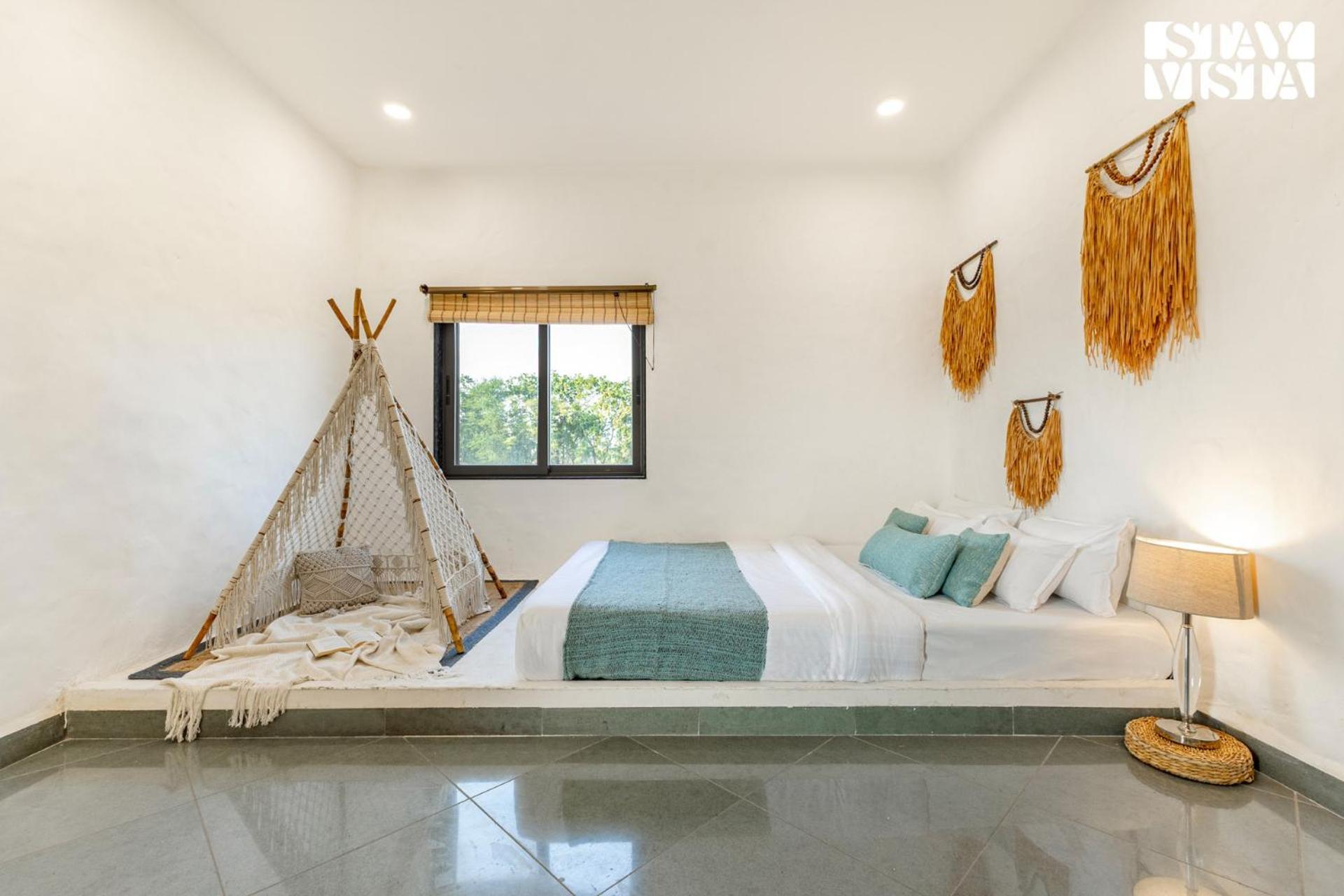 Stayvista At Lotus By The Lake With Pool, Bbq & Lawn Indore Eksteriør billede
