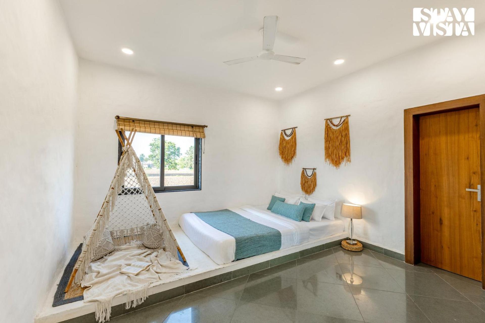 Stayvista At Lotus By The Lake With Pool, Bbq & Lawn Indore Eksteriør billede