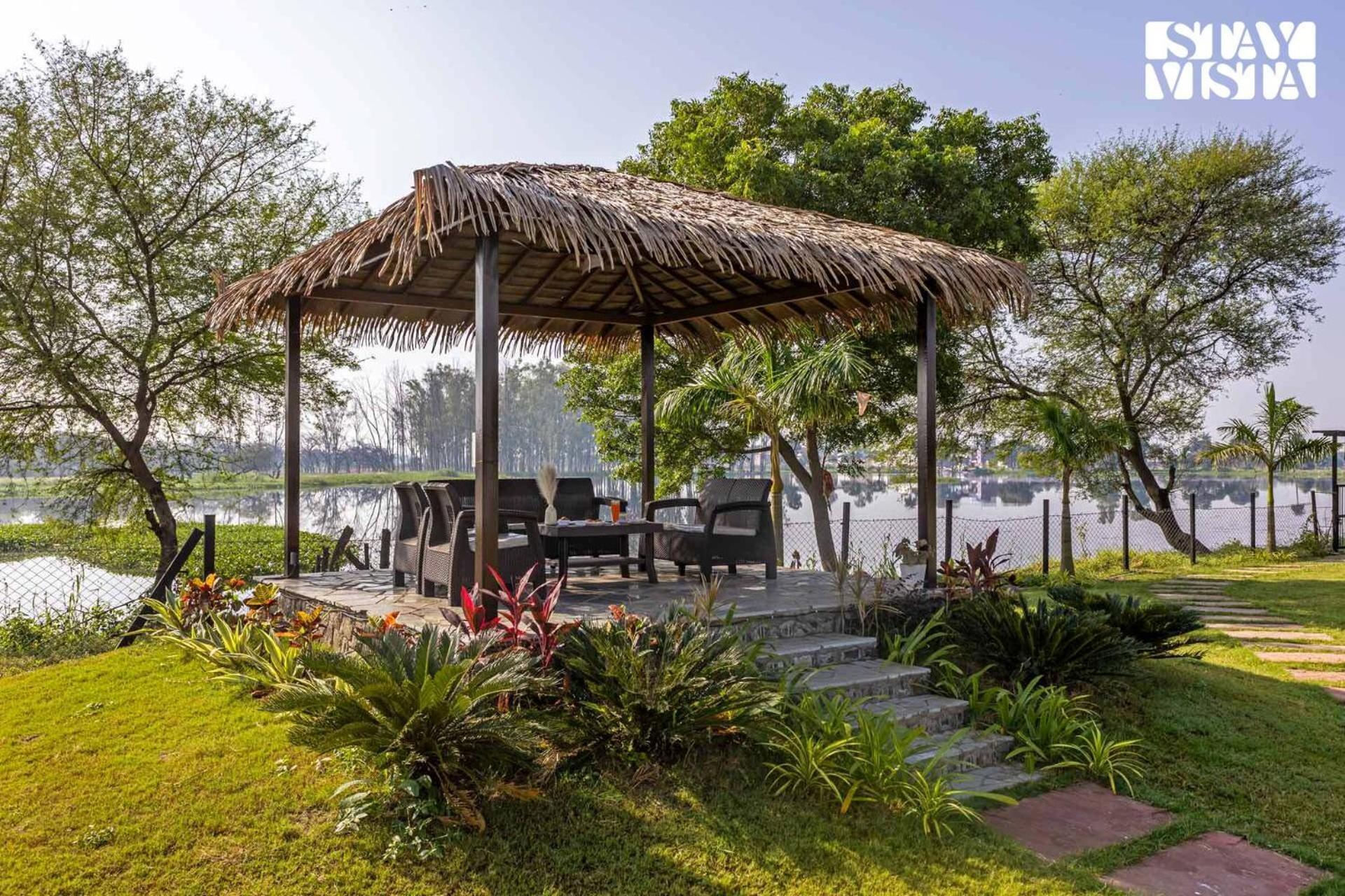 Stayvista At Lotus By The Lake With Pool, Bbq & Lawn Indore Eksteriør billede