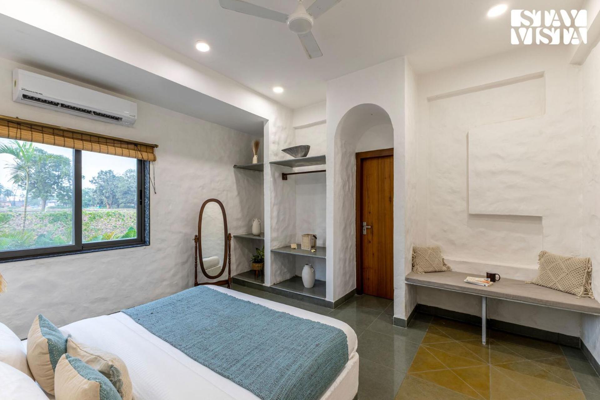 Stayvista At Lotus By The Lake With Pool, Bbq & Lawn Indore Eksteriør billede