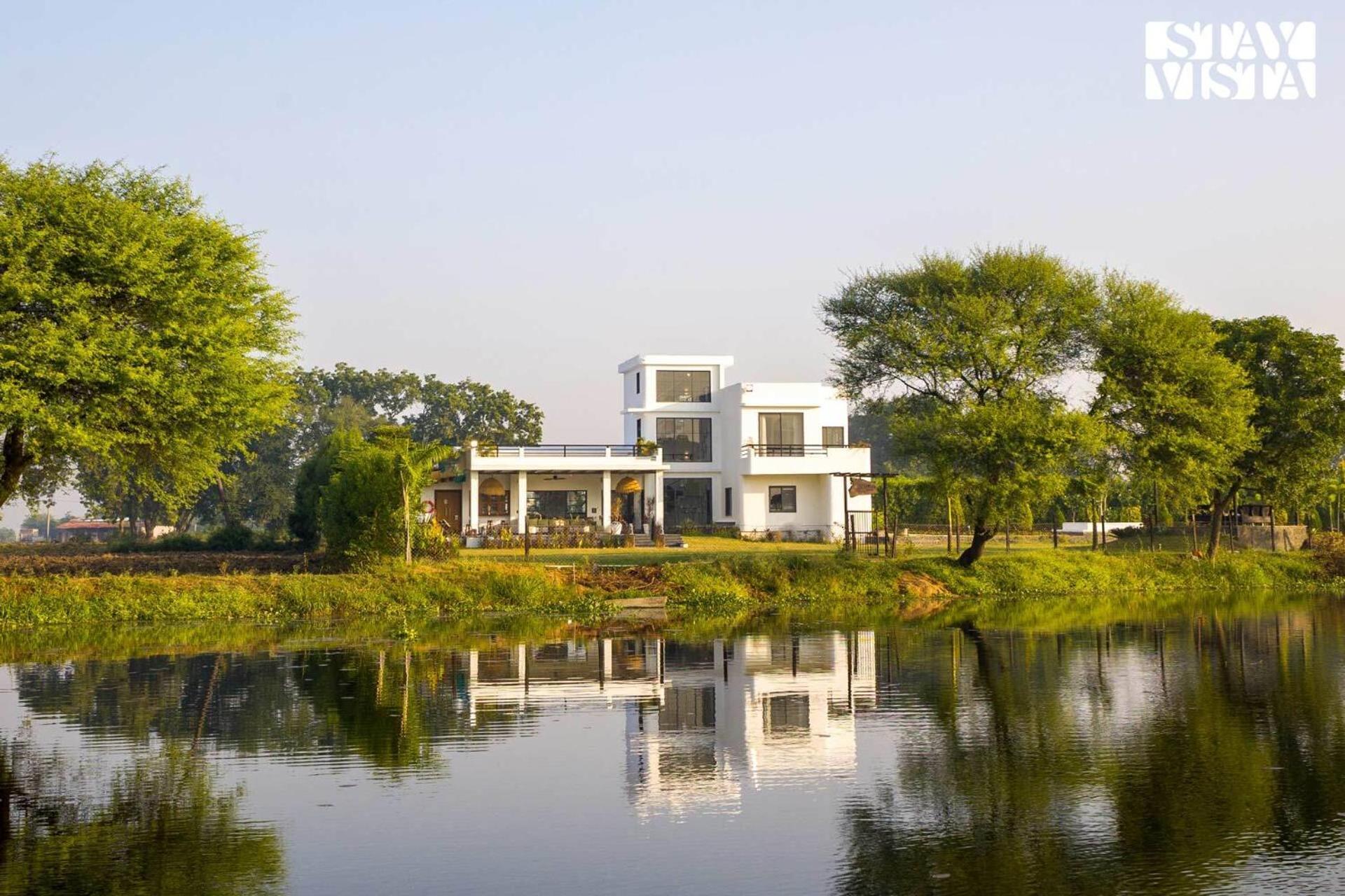 Stayvista At Lotus By The Lake With Pool, Bbq & Lawn Indore Eksteriør billede