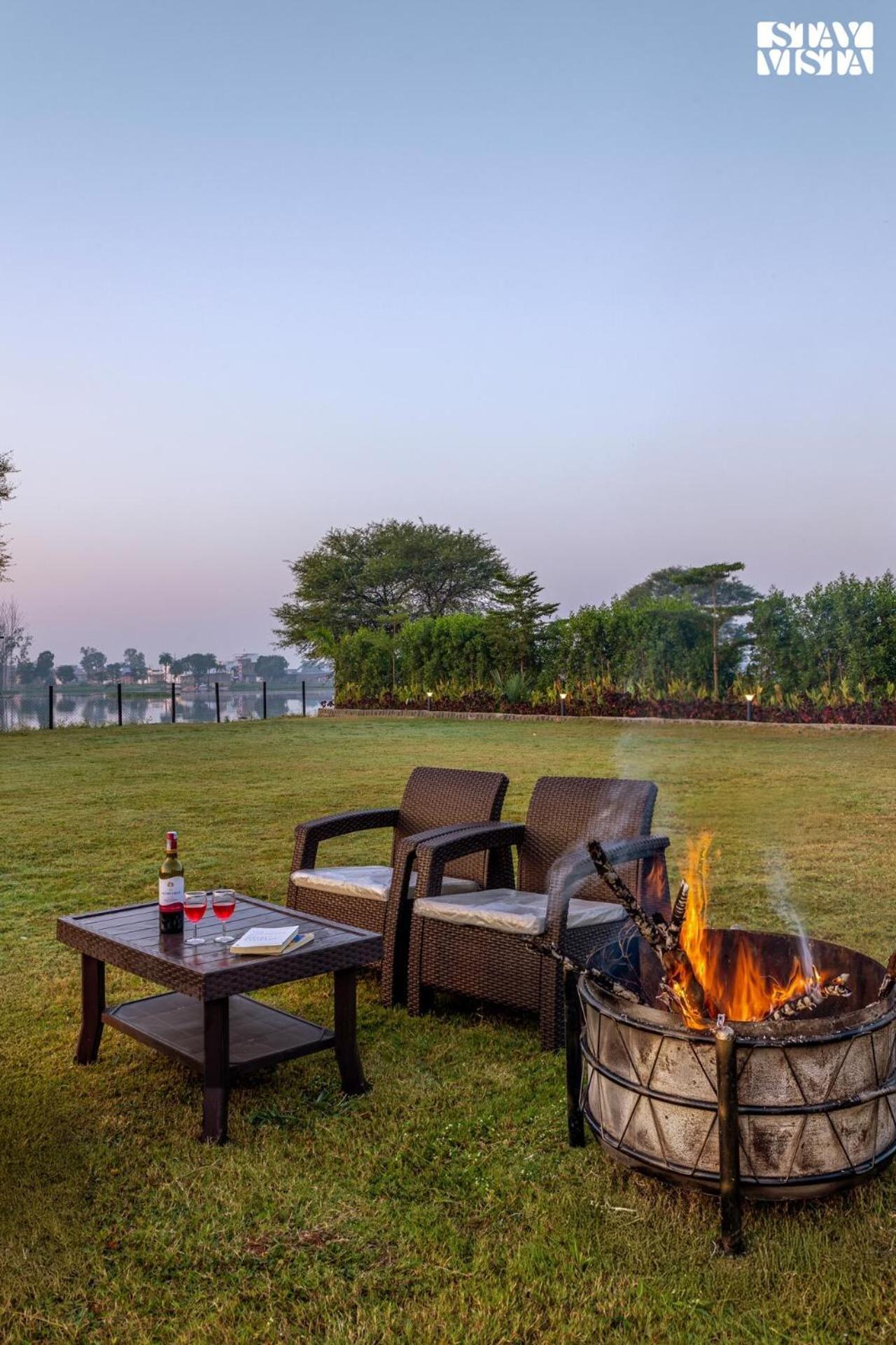 Stayvista At Lotus By The Lake With Pool, Bbq & Lawn Indore Eksteriør billede